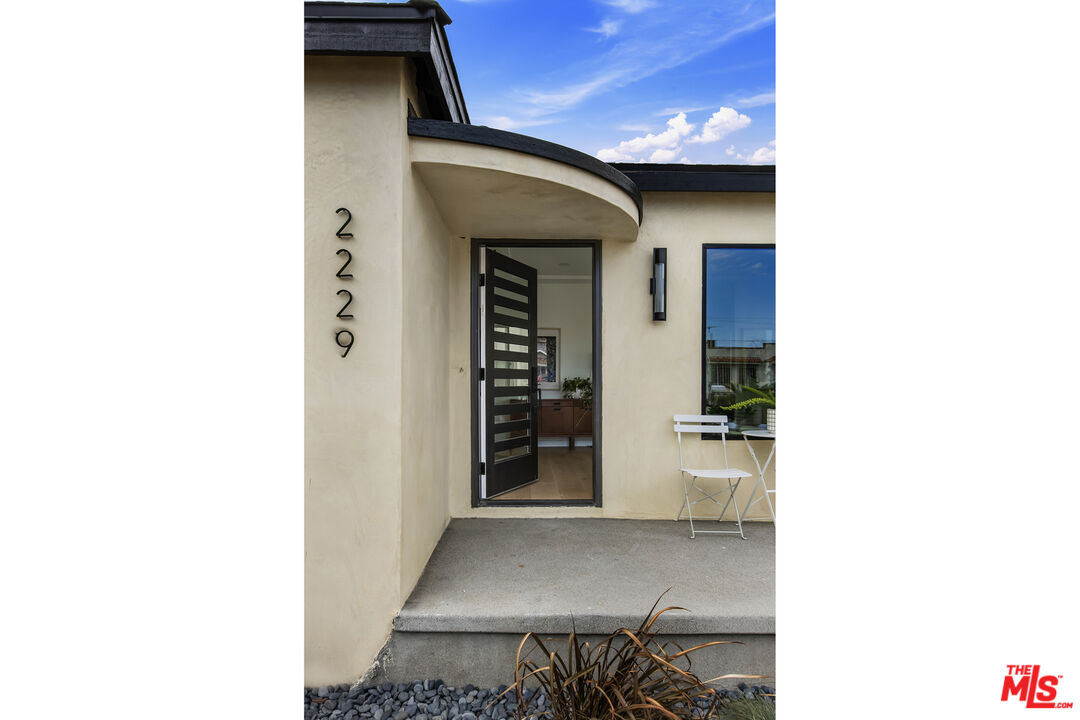 2229 Shoredale Ave