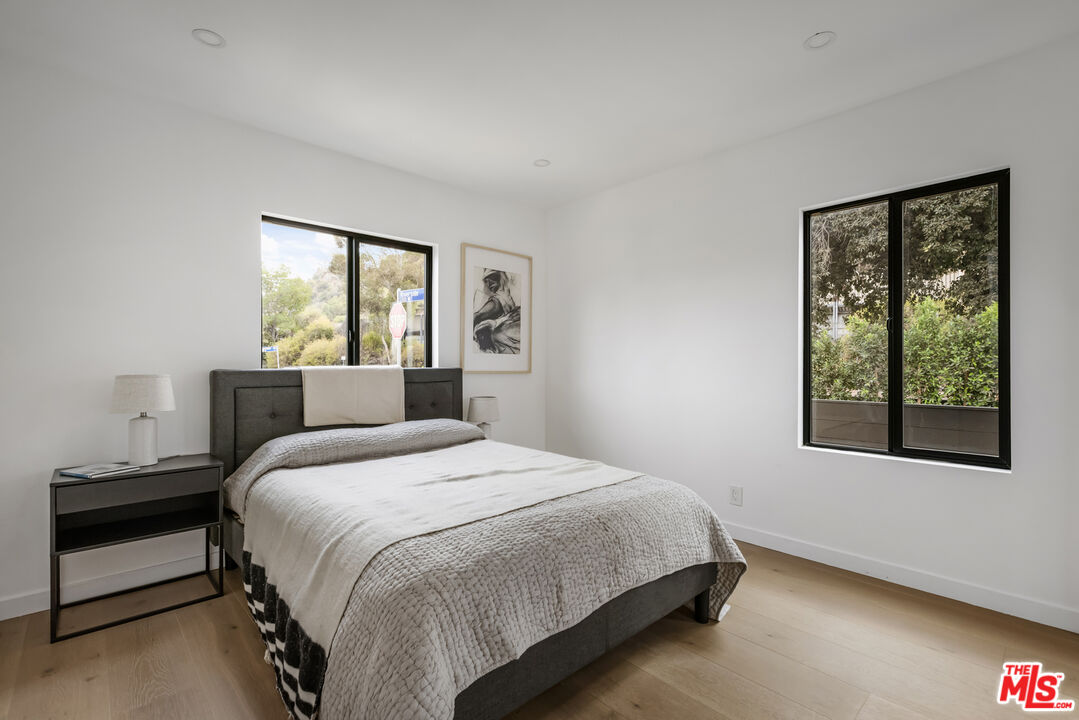 2229 Shoredale Ave