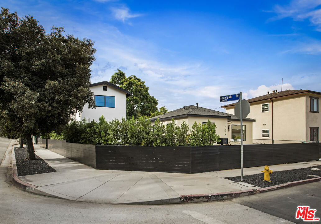 2229 Shoredale Ave