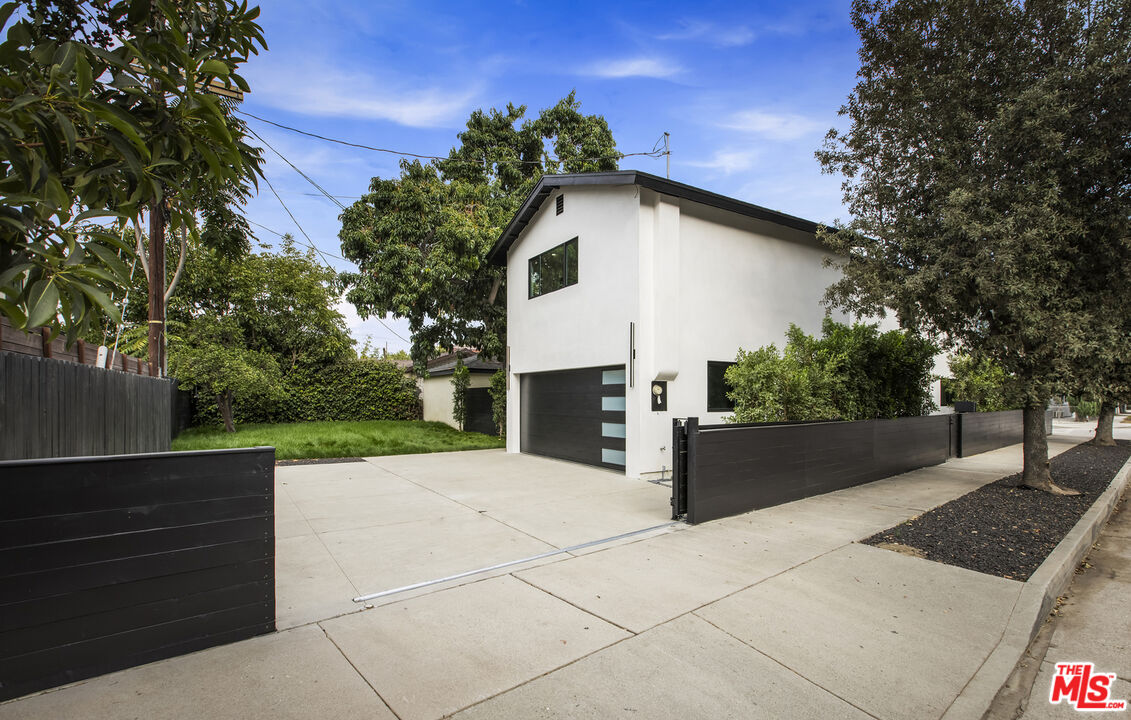 2229 Shoredale Ave