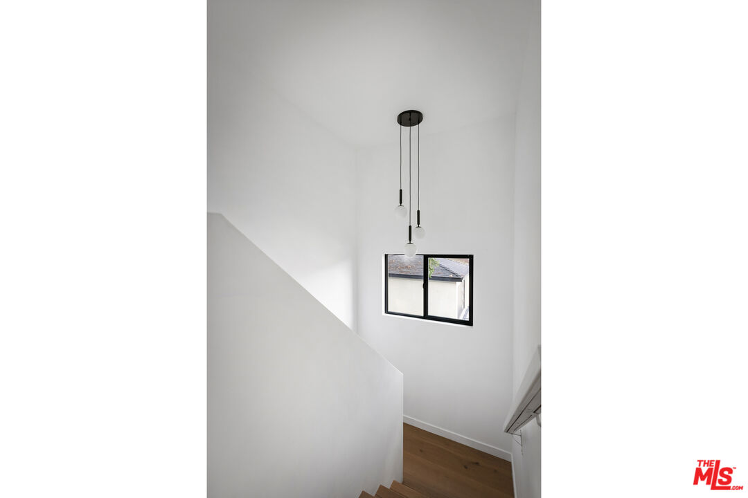 2229 Shoredale Ave