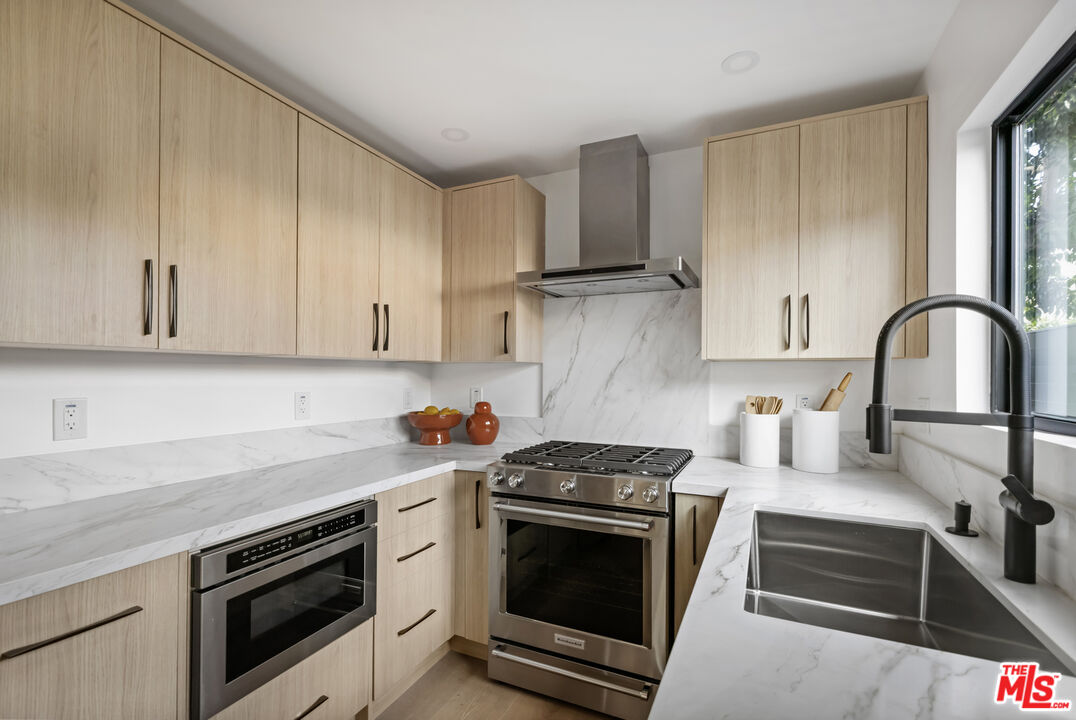 2229 Shoredale Ave