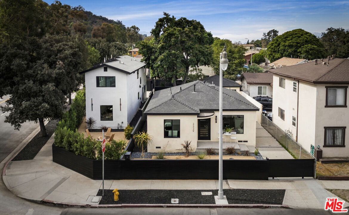 2229 Shoredale Ave