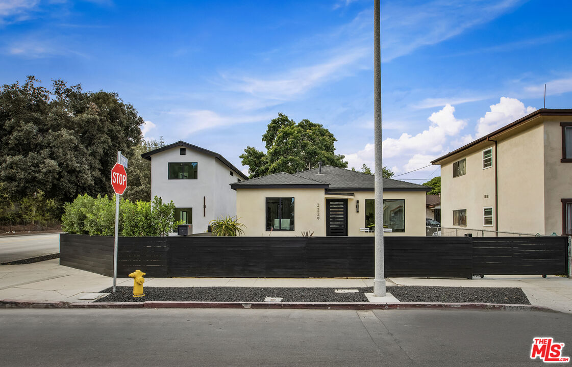 2229 Shoredale Ave