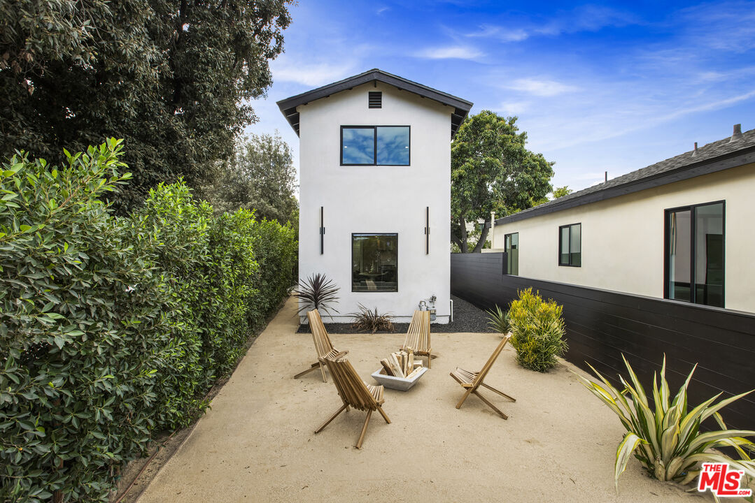 2229 Shoredale Ave