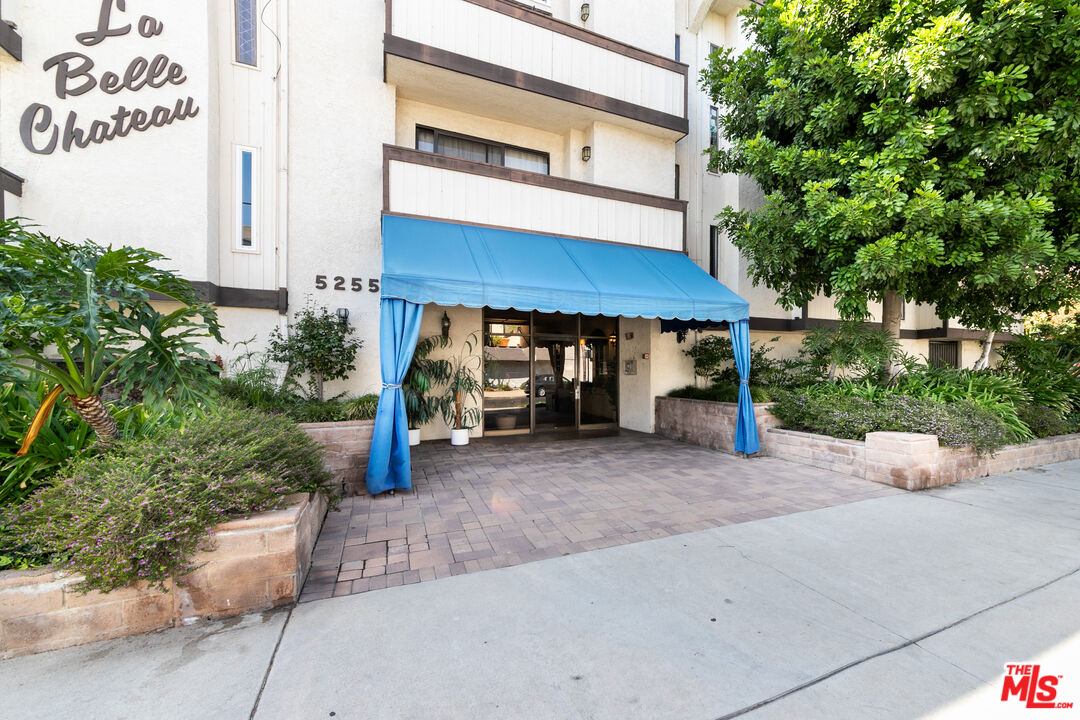 5255 Bellingham Ave Unit: 208