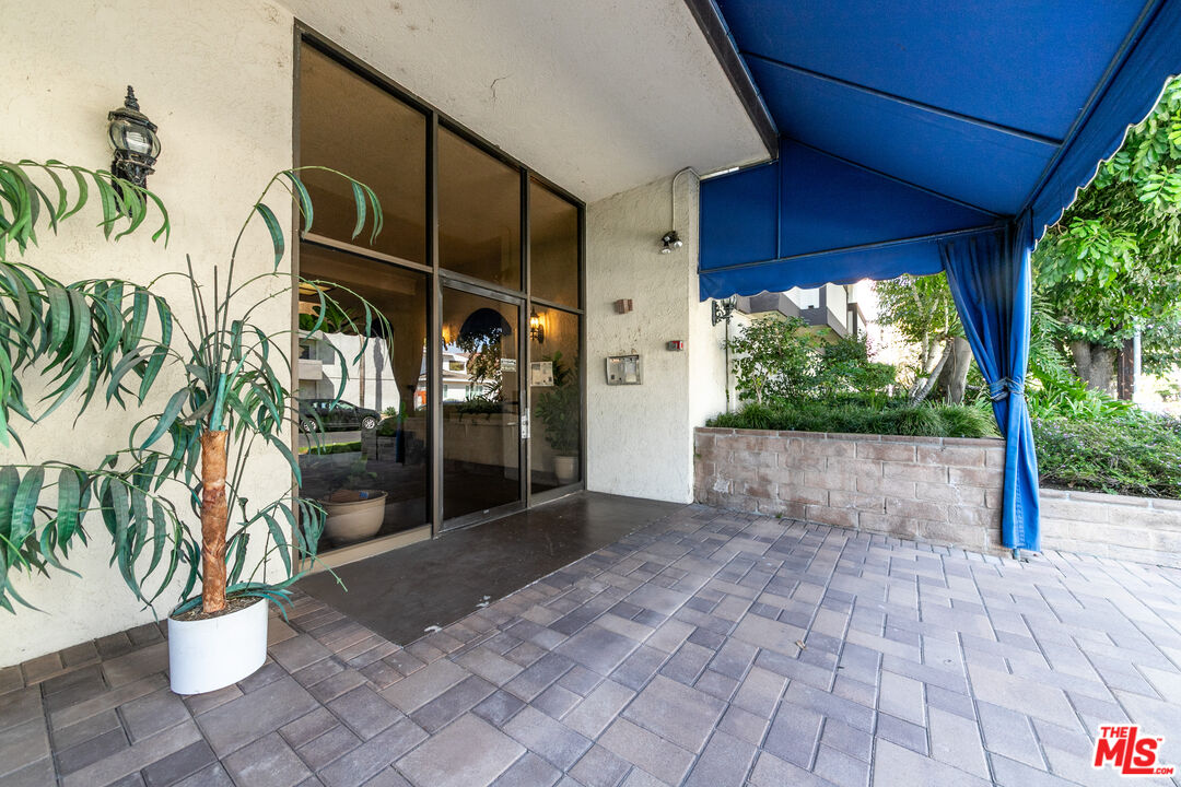5255 Bellingham Ave Unit: 208