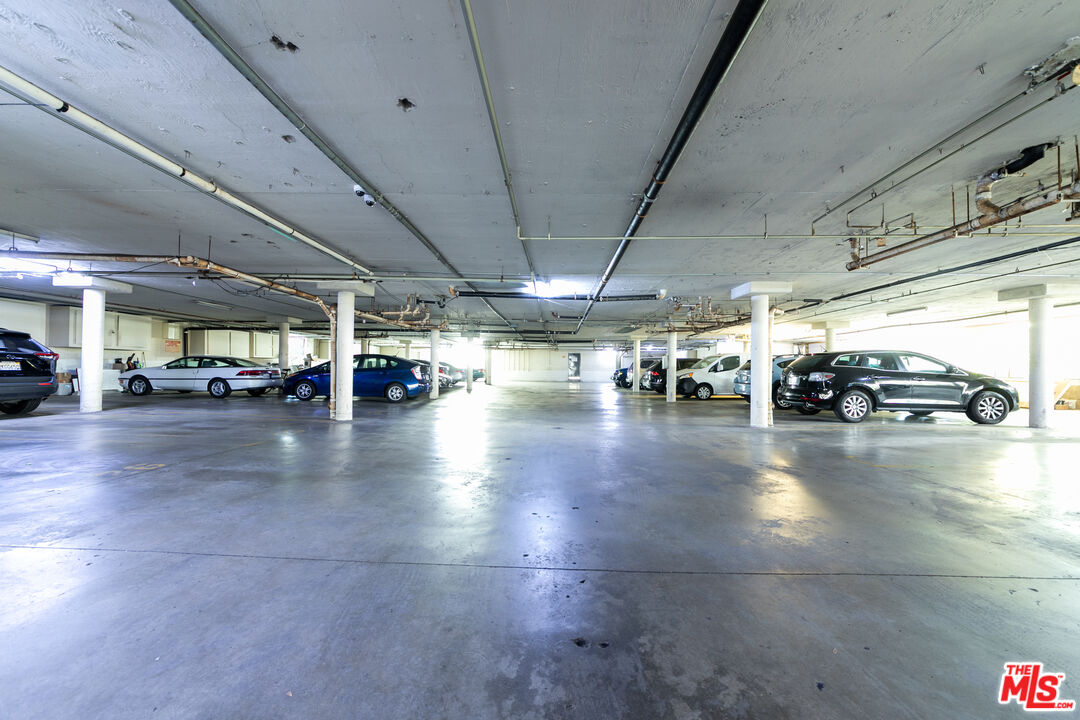 5255 Bellingham Ave Unit: 208