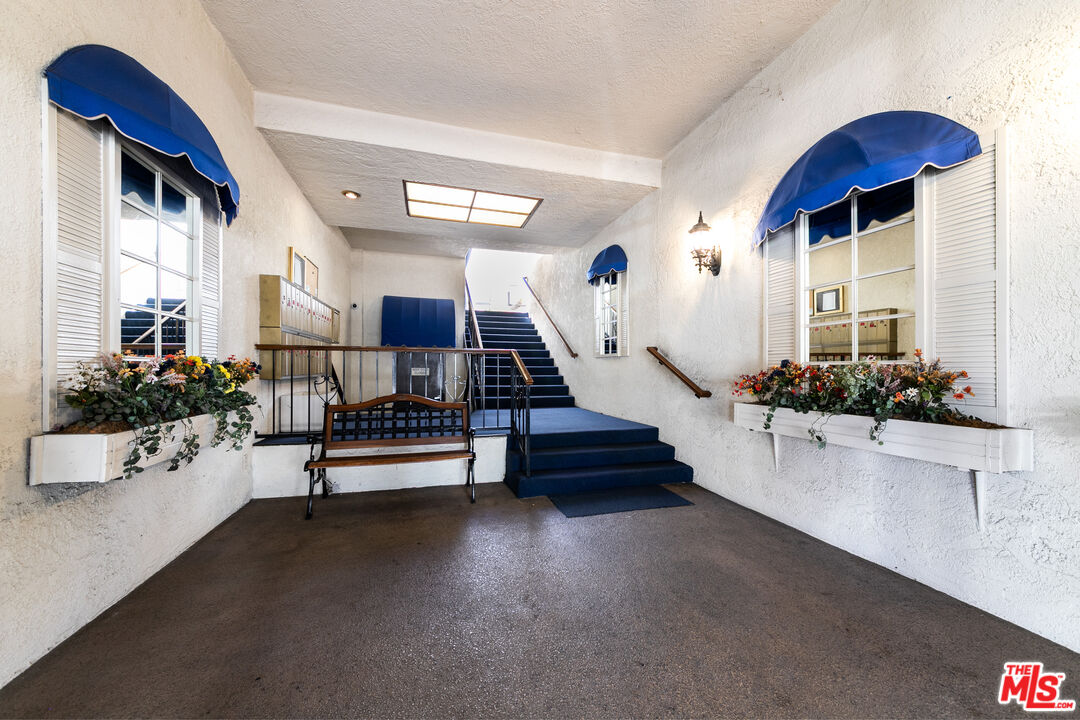 5255 Bellingham Ave Unit: 208