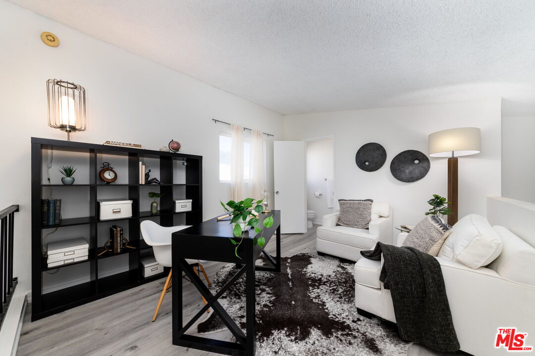 5255 Bellingham Ave Unit: 208