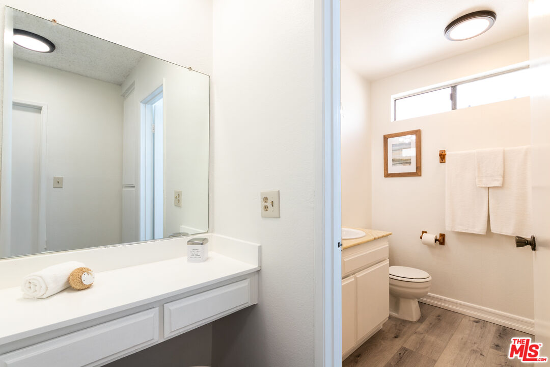 5255 Bellingham Ave Unit: 208