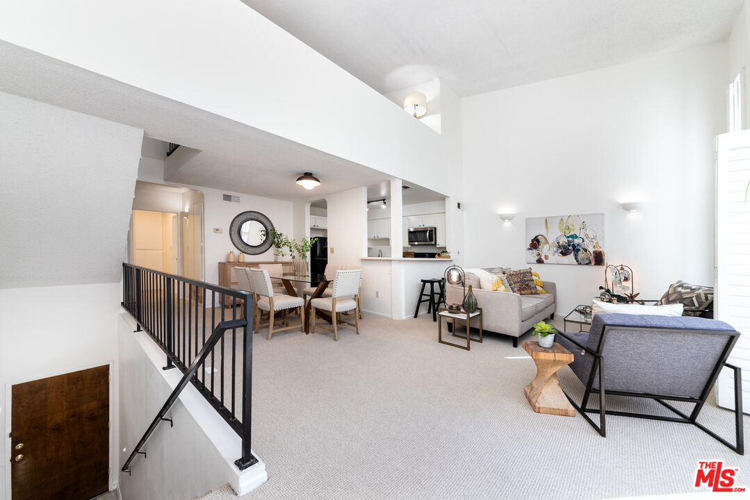 5255 Bellingham Ave Unit: 208