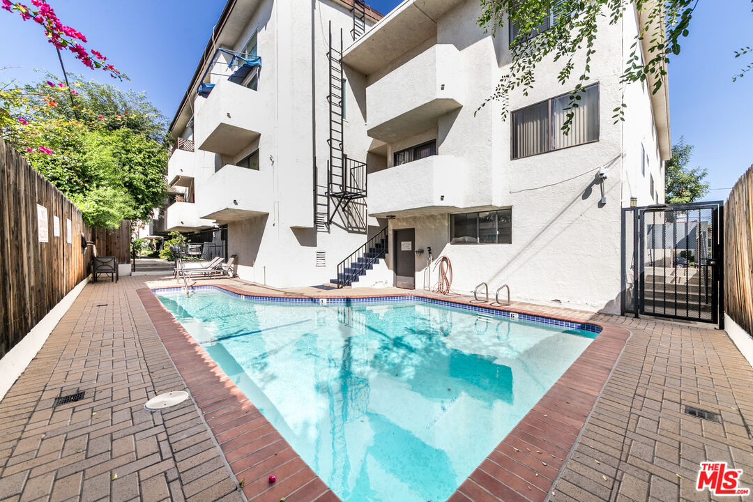 5255 Bellingham Ave Unit: 208