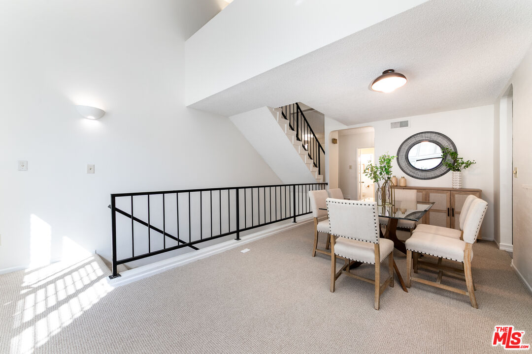5255 Bellingham Ave Unit: 208