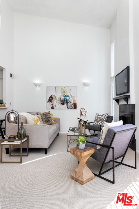5255 Bellingham Ave Unit: 208