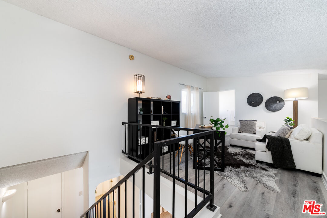 5255 Bellingham Ave Unit: 208