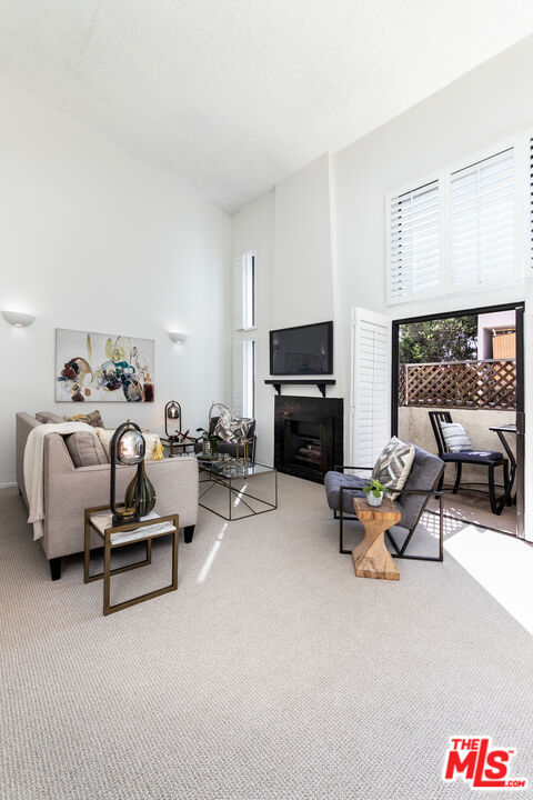 5255 Bellingham Ave Unit: 208