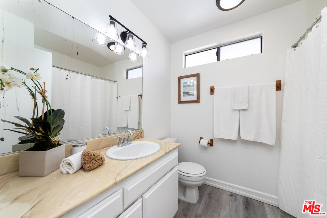 5255 Bellingham Ave Unit: 208
