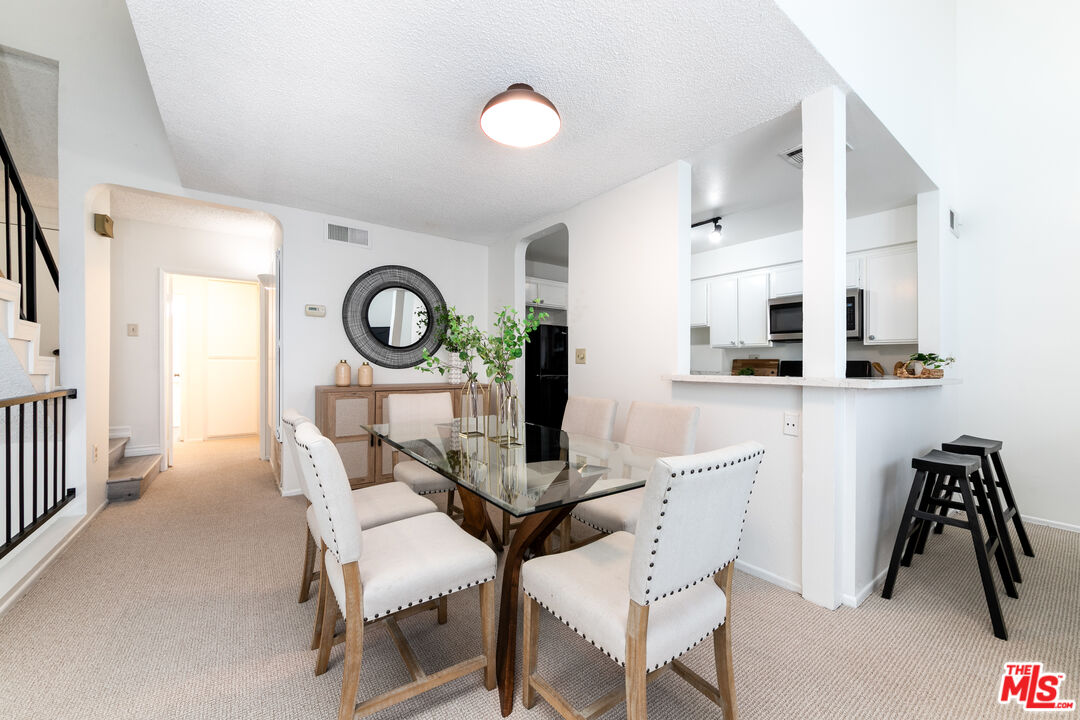 5255 Bellingham Ave Unit: 208