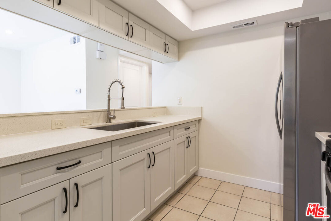 2345 Highbury Ave Unit: 21