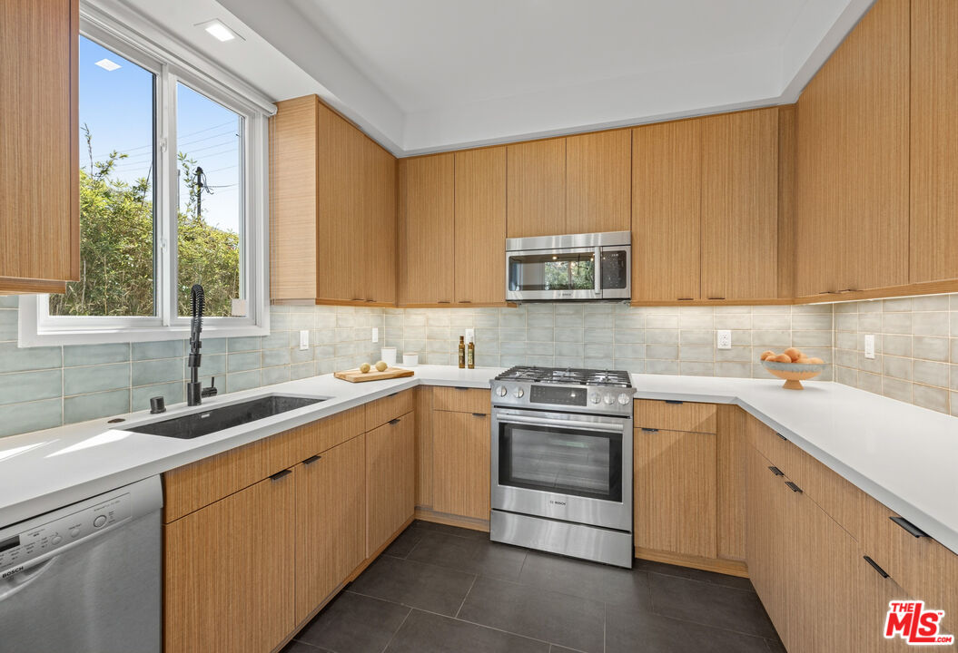 532 W Elk Ave Unit: 2