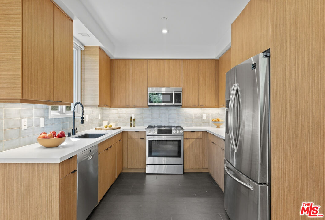 532 W Elk Ave Unit: 2