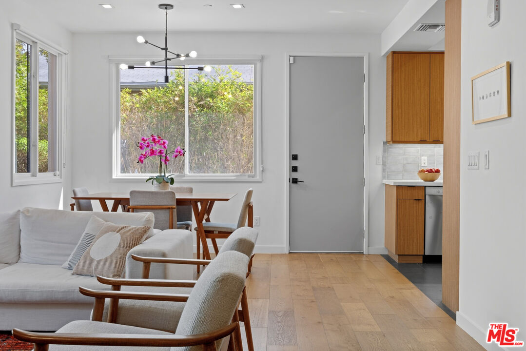 532 W Elk Ave Unit: 2