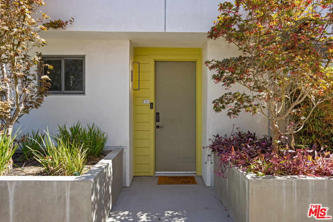 532 W Elk Ave Unit: 2