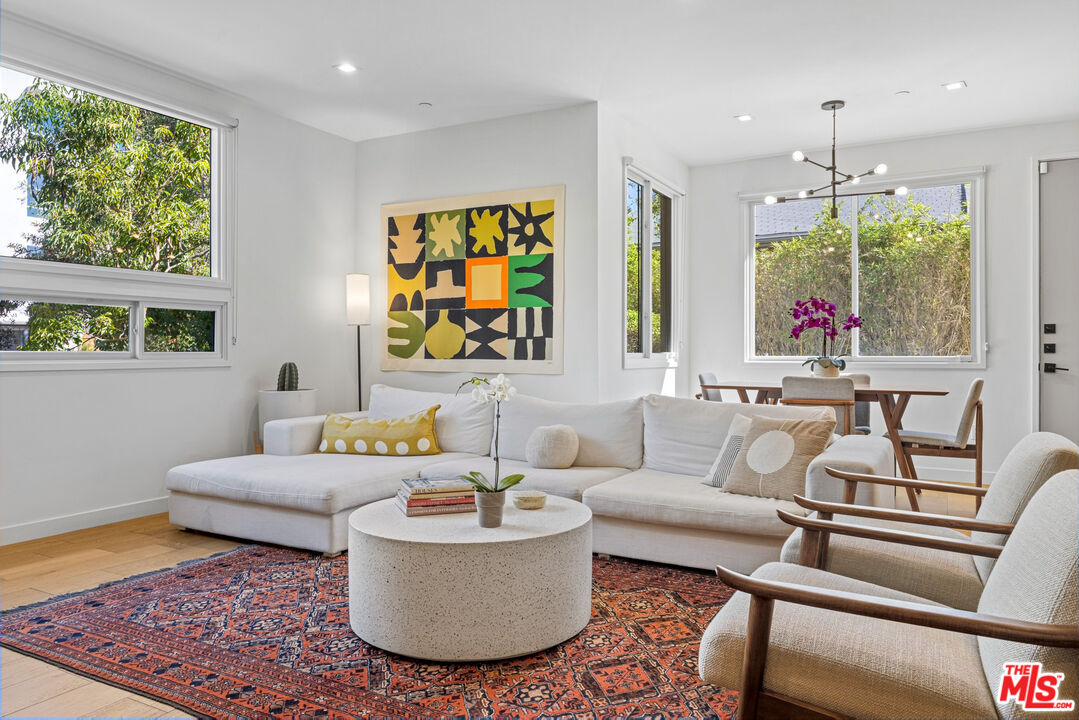 532 W Elk Ave Unit: 2