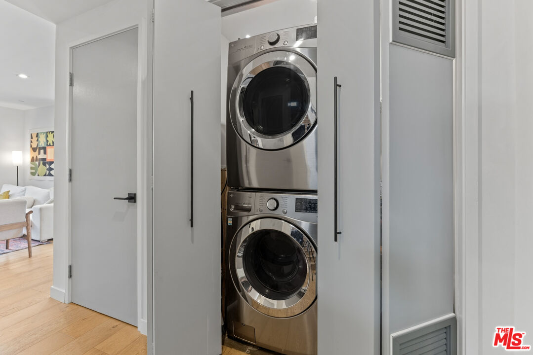 532 W Elk Ave Unit: 2