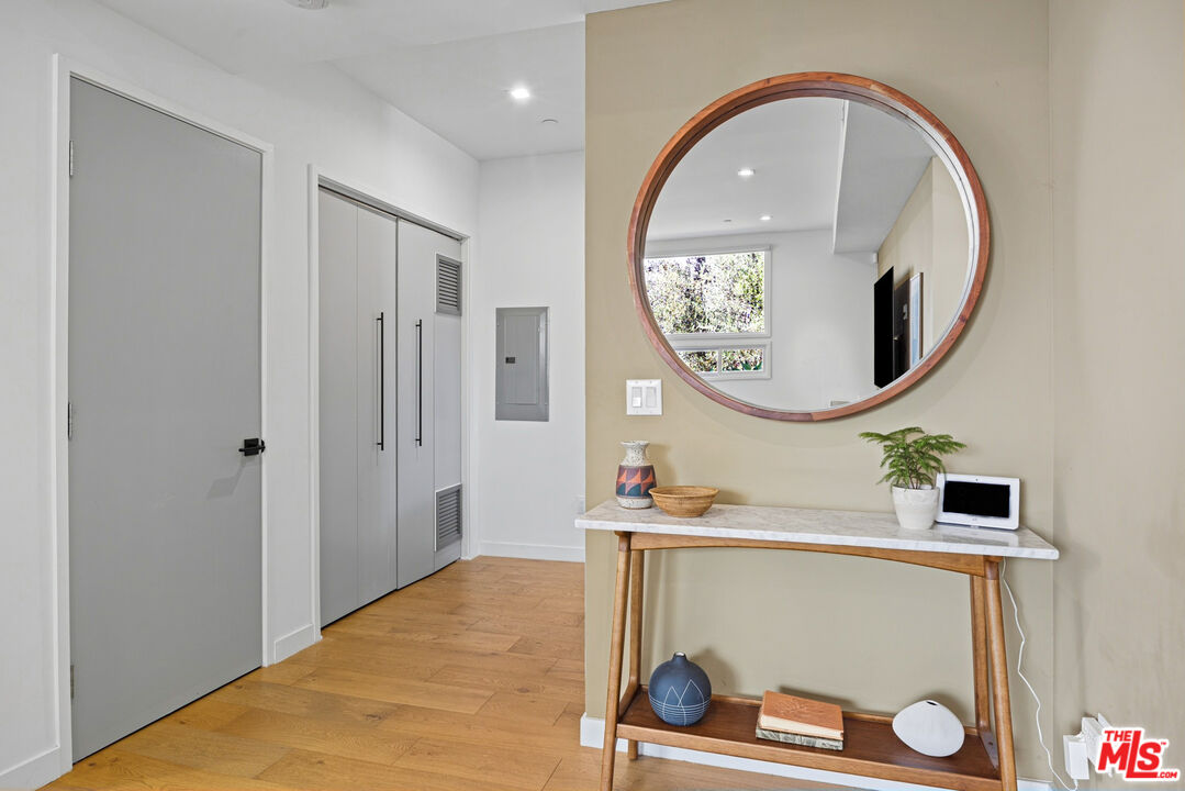 532 W Elk Ave Unit: 2