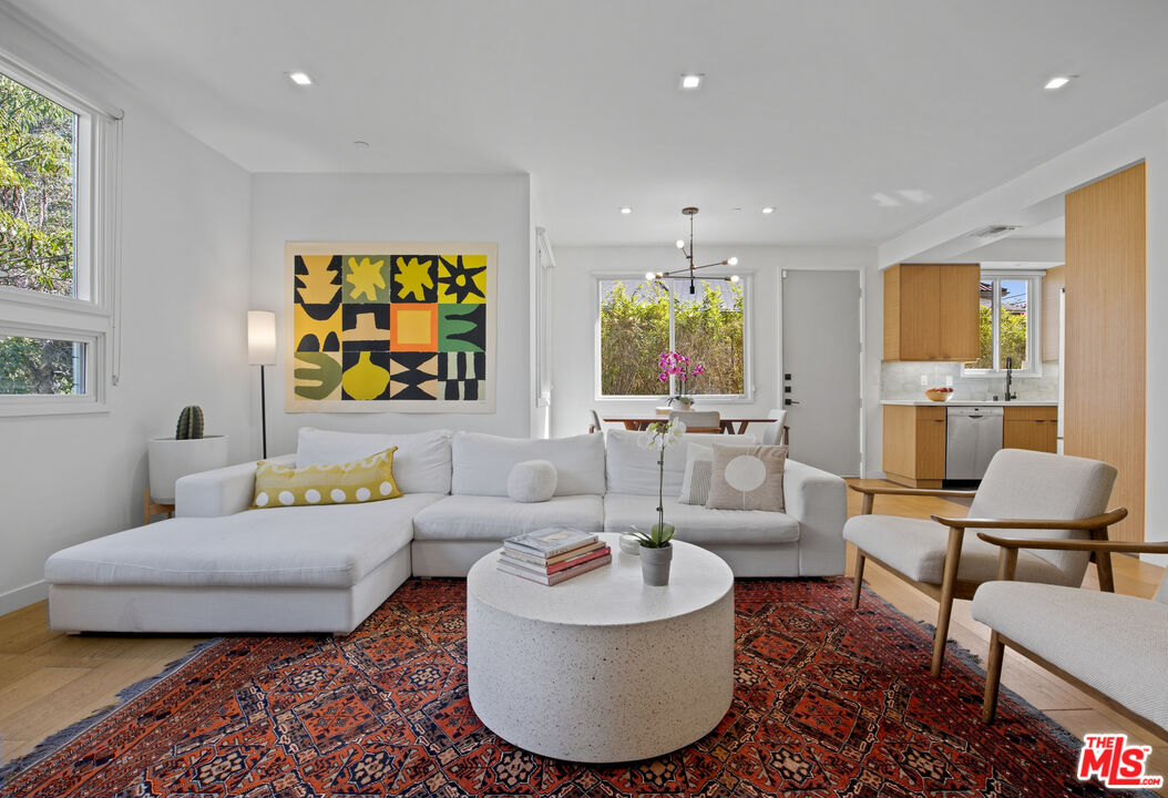 532 W Elk Ave Unit: 2