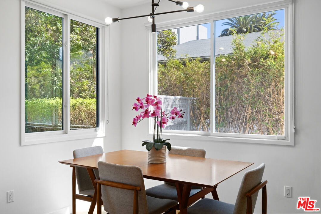 532 W Elk Ave Unit: 2