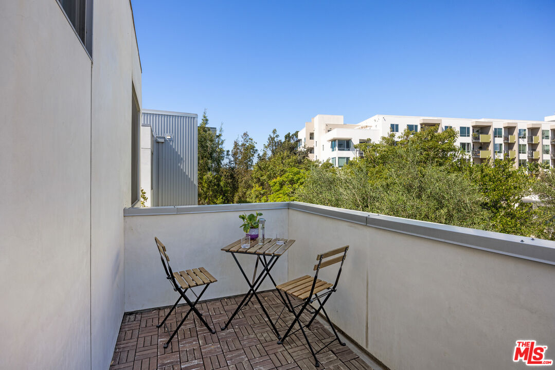 532 W Elk Ave Unit: 2