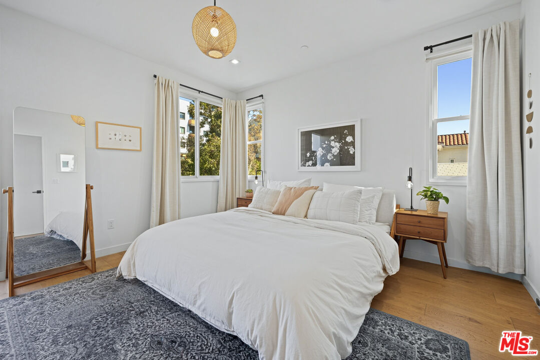 532 W Elk Ave Unit: 2