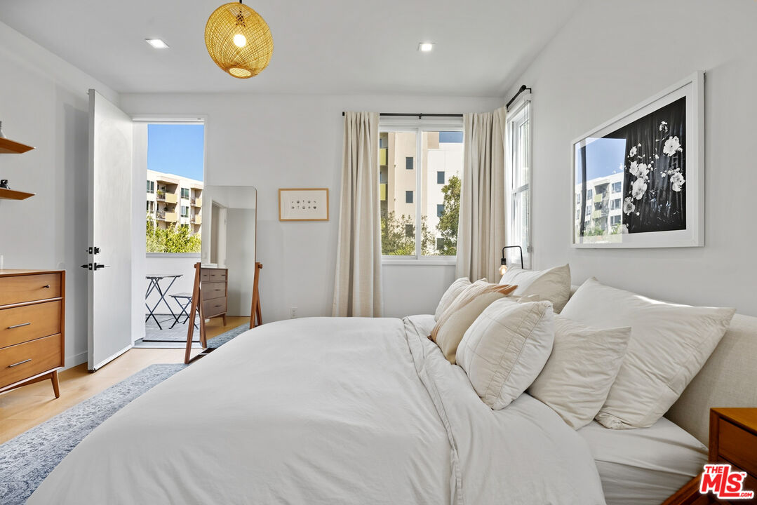 532 W Elk Ave Unit: 2