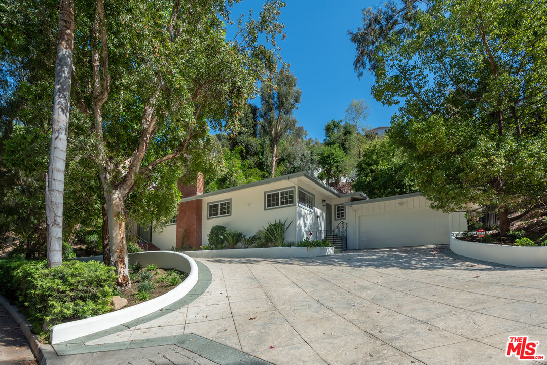 2206 Outpost Dr