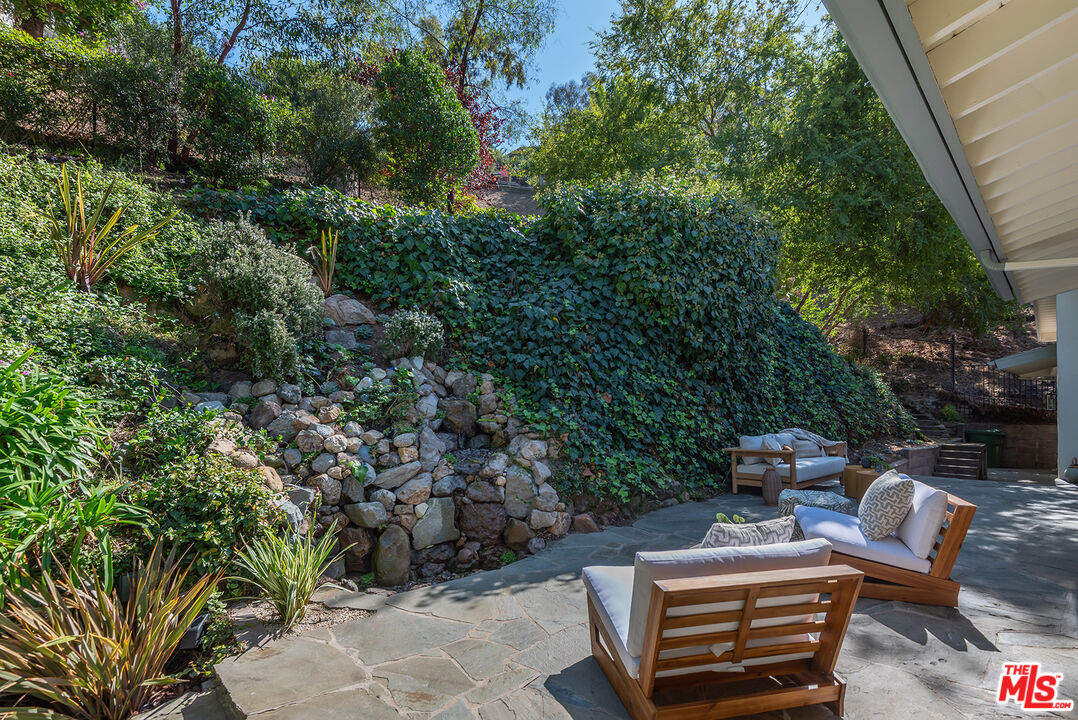 2206 Outpost Dr