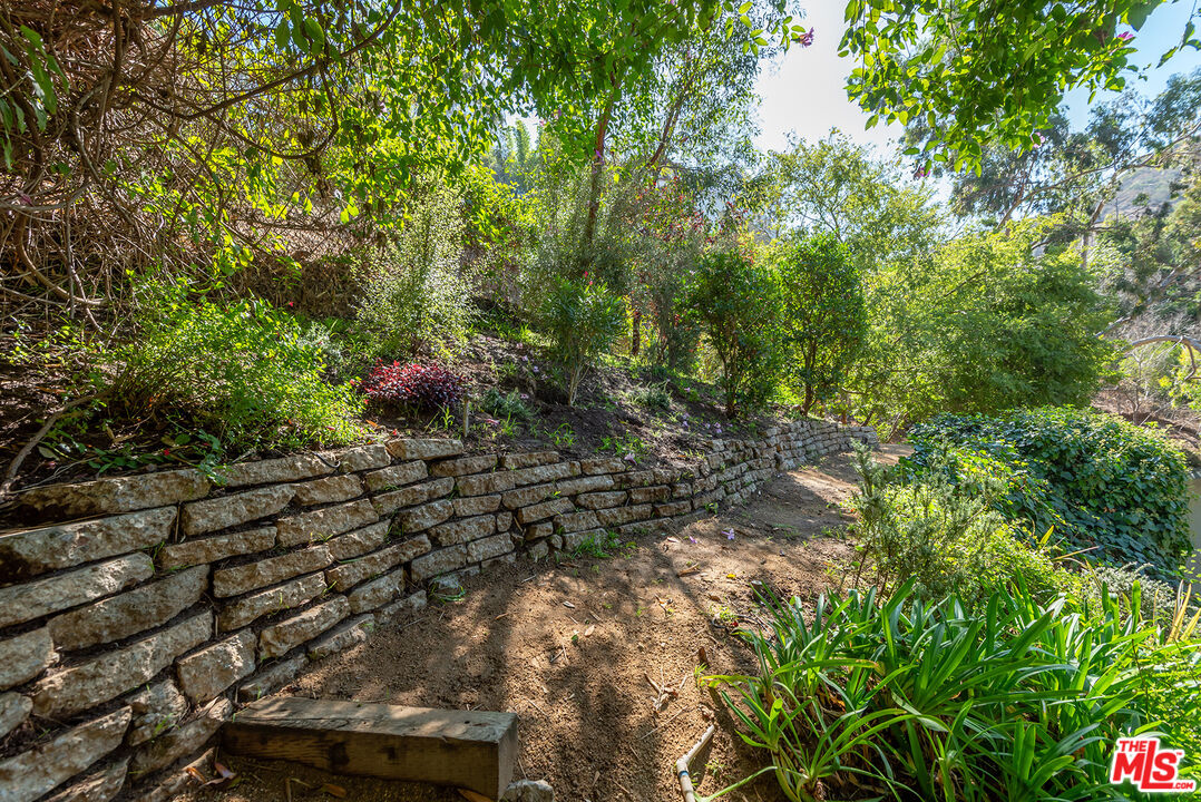 2206 Outpost Dr