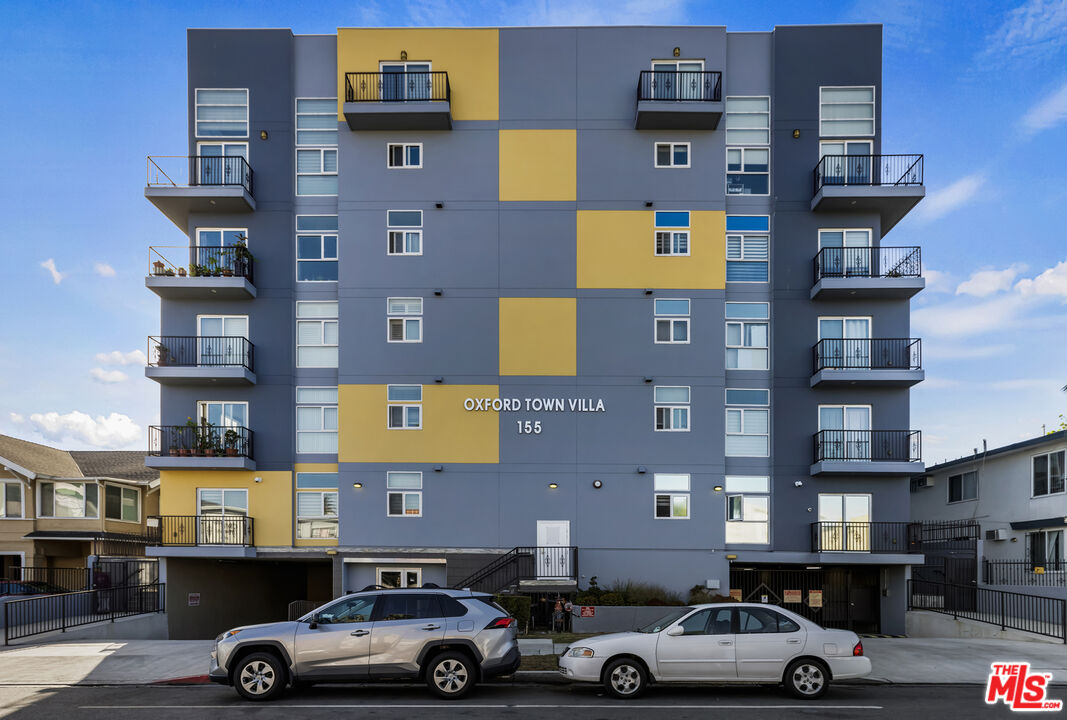 155 S Oxford Ave Unit: 201