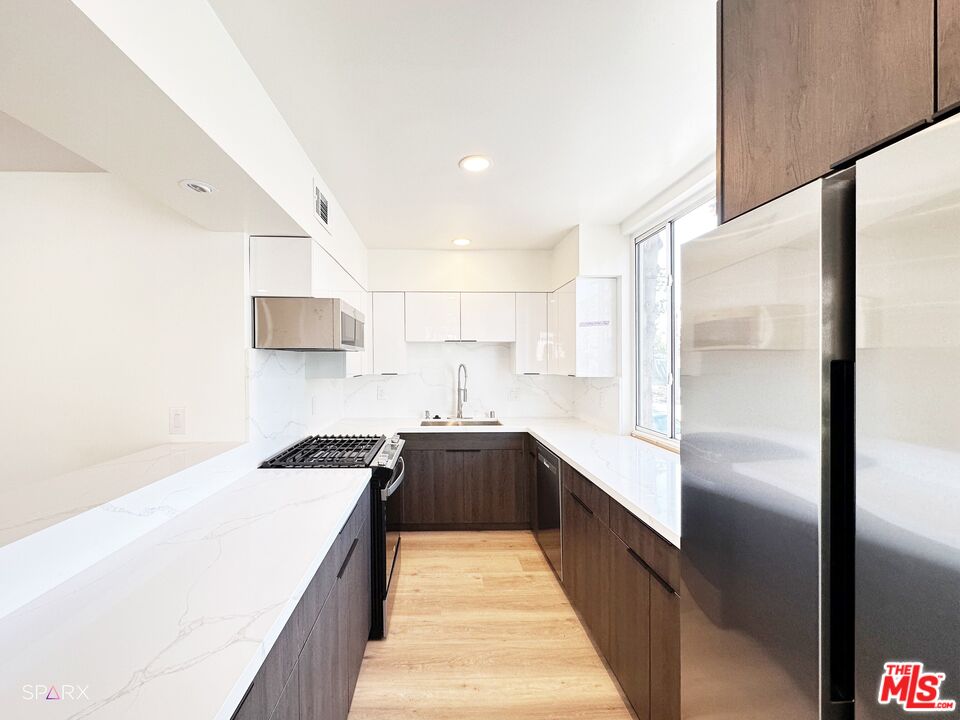 301 S Rexford Dr Unit: 1