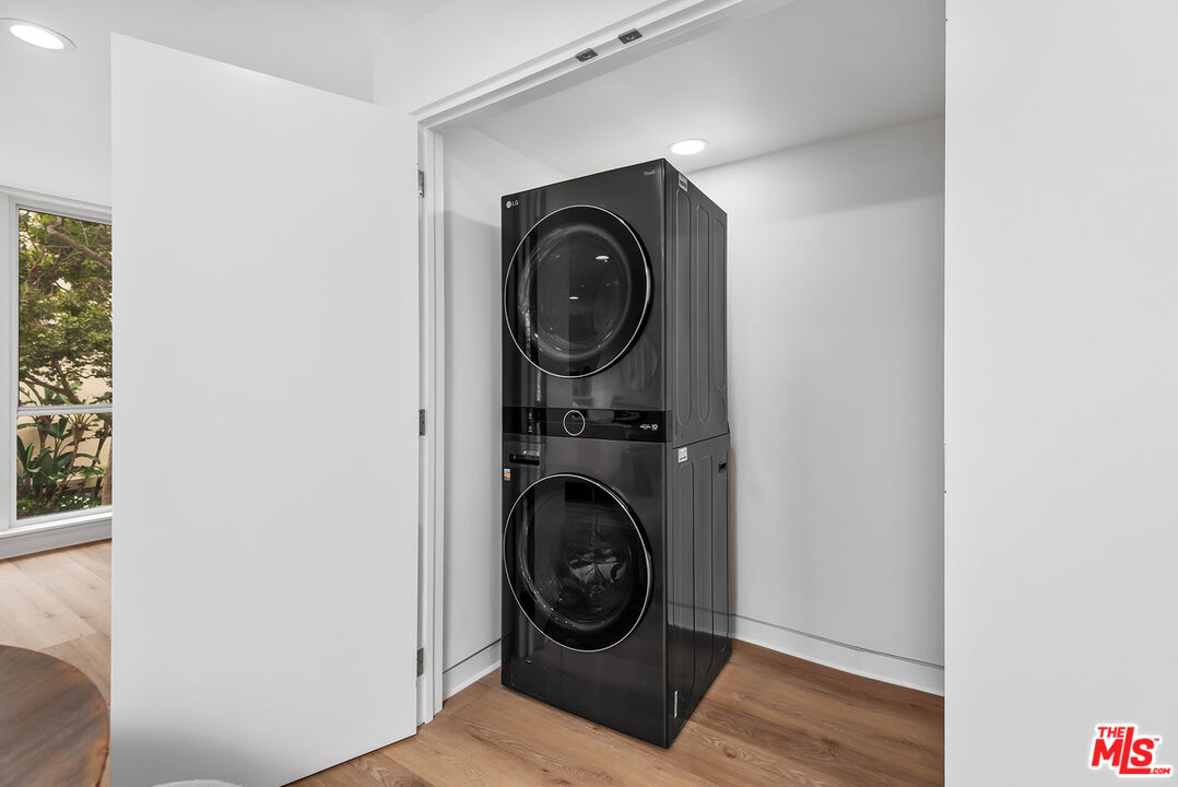 301 S Rexford Dr Unit: 4