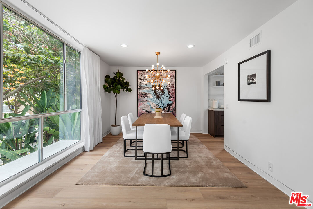 301 S Rexford Dr Unit: 4