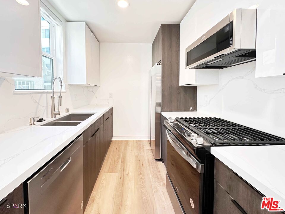 301 S Rexford Dr Unit: 3