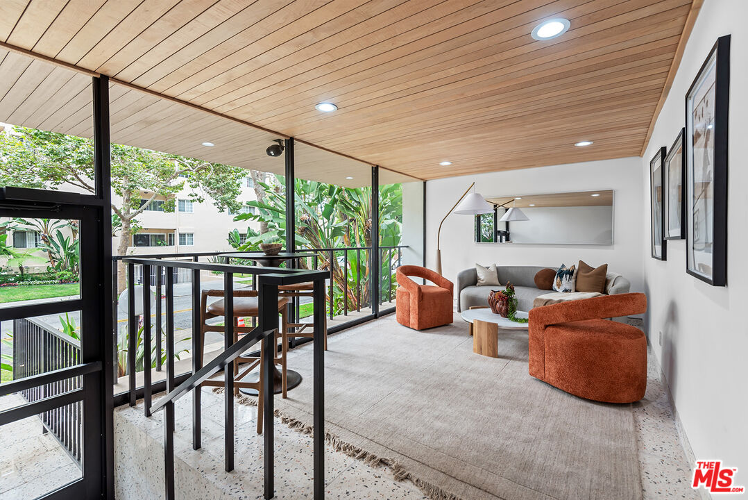 301 S Rexford Dr Unit: 3