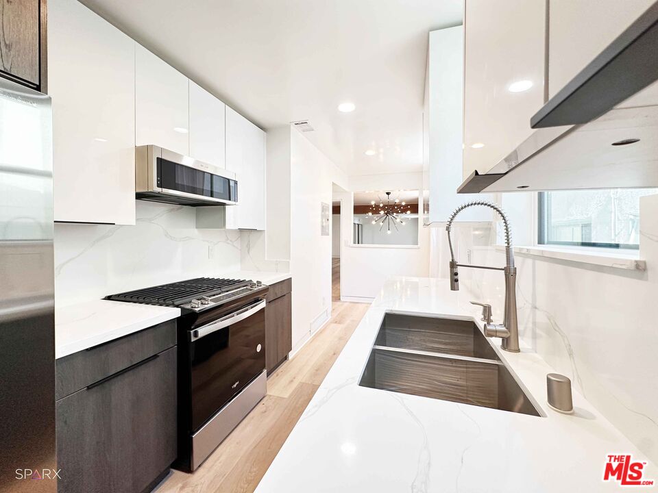 301 S Rexford Dr Unit: 3