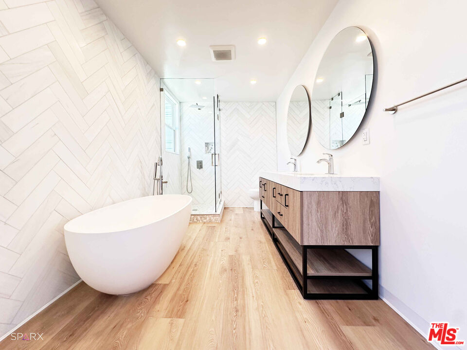 301 S Rexford Dr Unit: 3