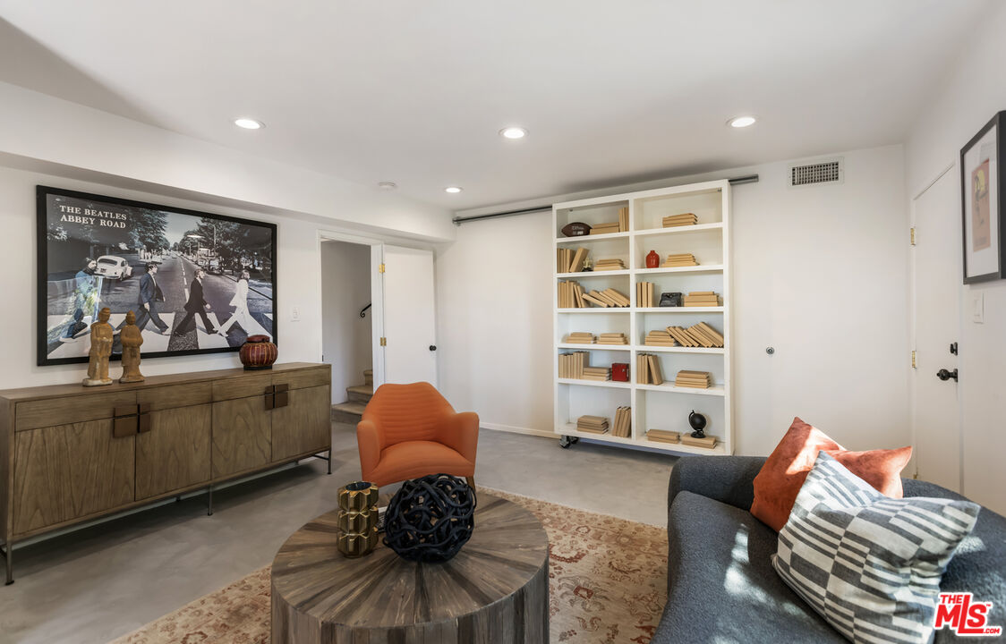 300 La Follette Dr