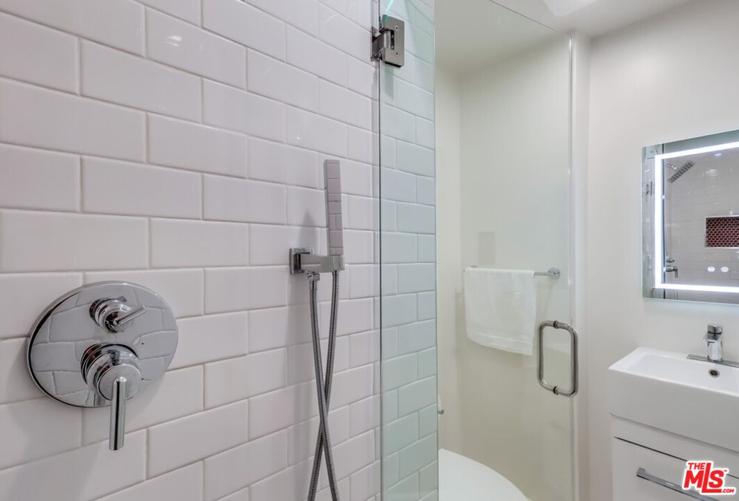 1275 Havenhurst Dr Unit: 4