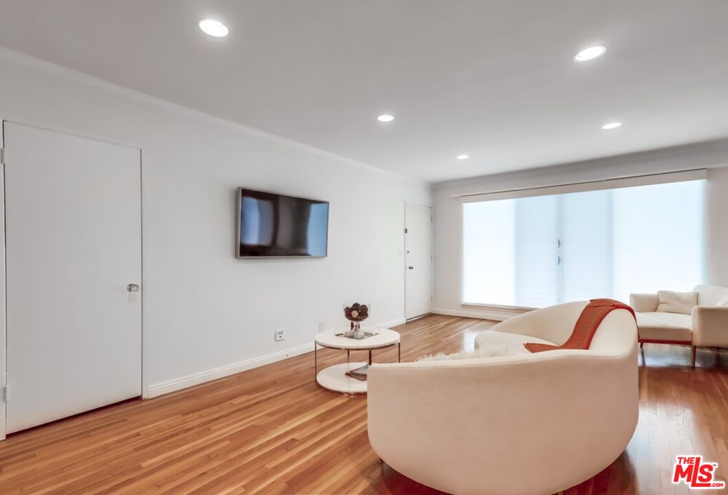 1275 Havenhurst Dr Unit: 4